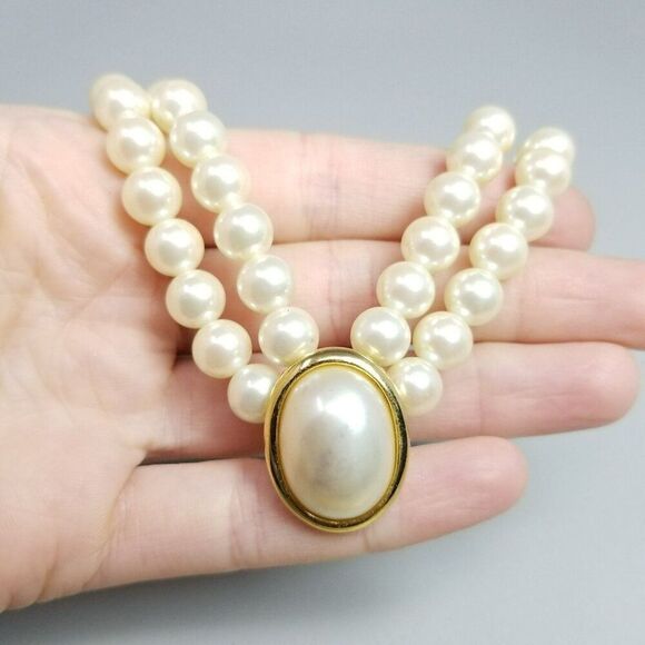 Vintage Liz Claiborne Faux Pearl Double Strand Torsade Necklace, Cream Gold Tone - Picture 2 of 8